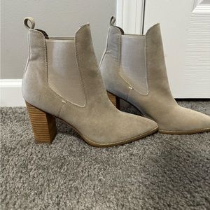 Impression online boutique boots size 8 never worn